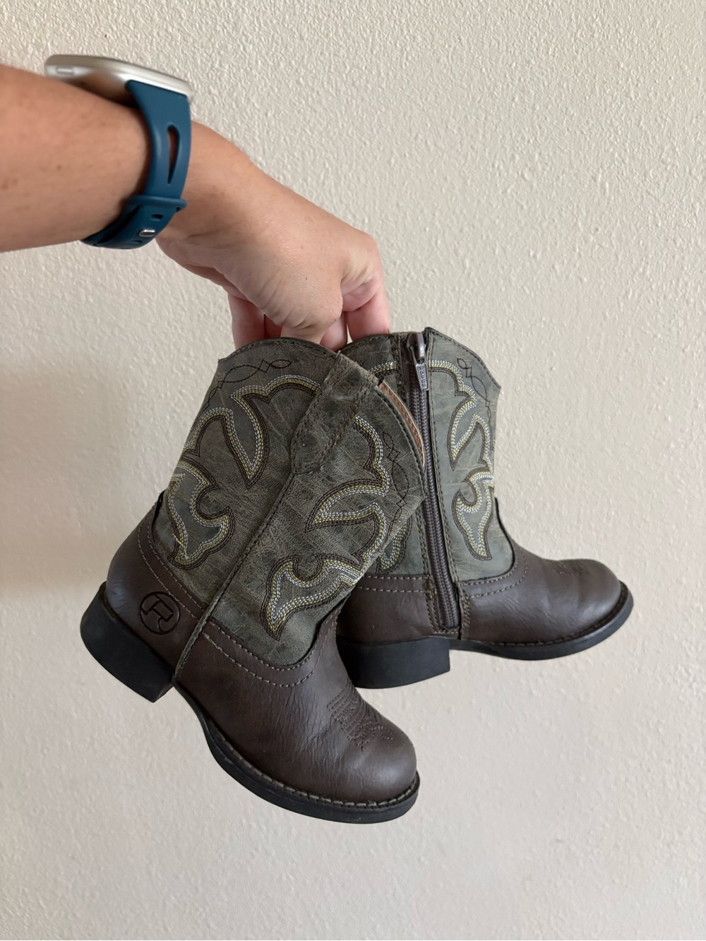 Genuine Roper Kids Brown Western Cowboy Boots with Embroidery